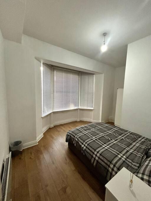 Leicester Spacious Flat With Free Parking Buitenkant foto