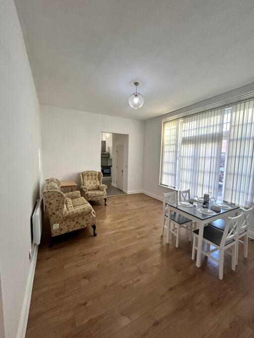 Leicester Spacious Flat With Free Parking Buitenkant foto